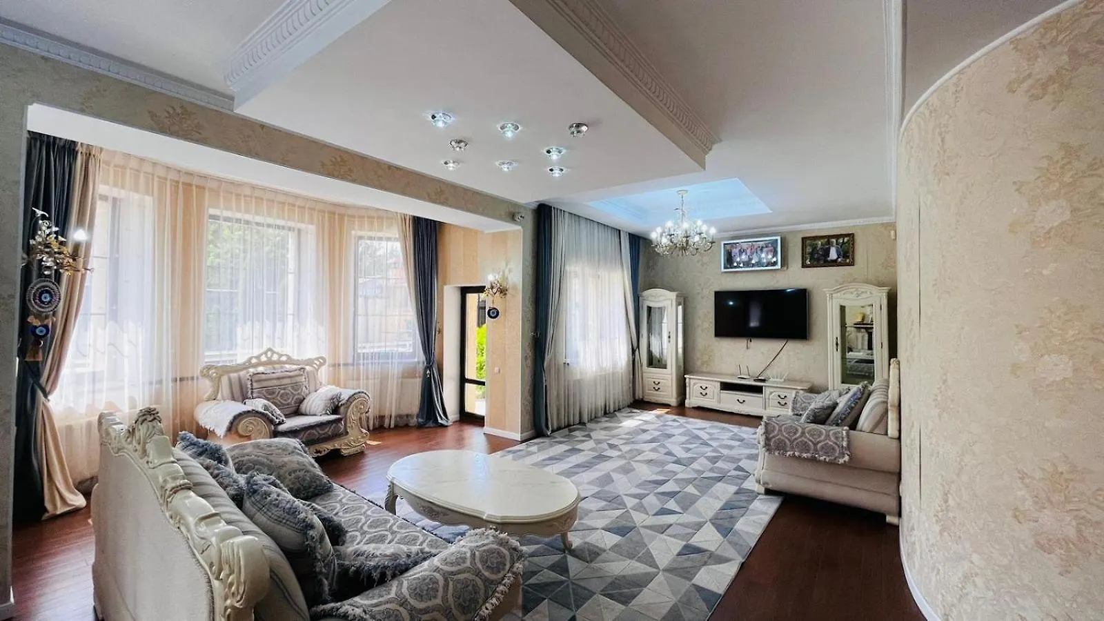 Royal Villas アルマトイ